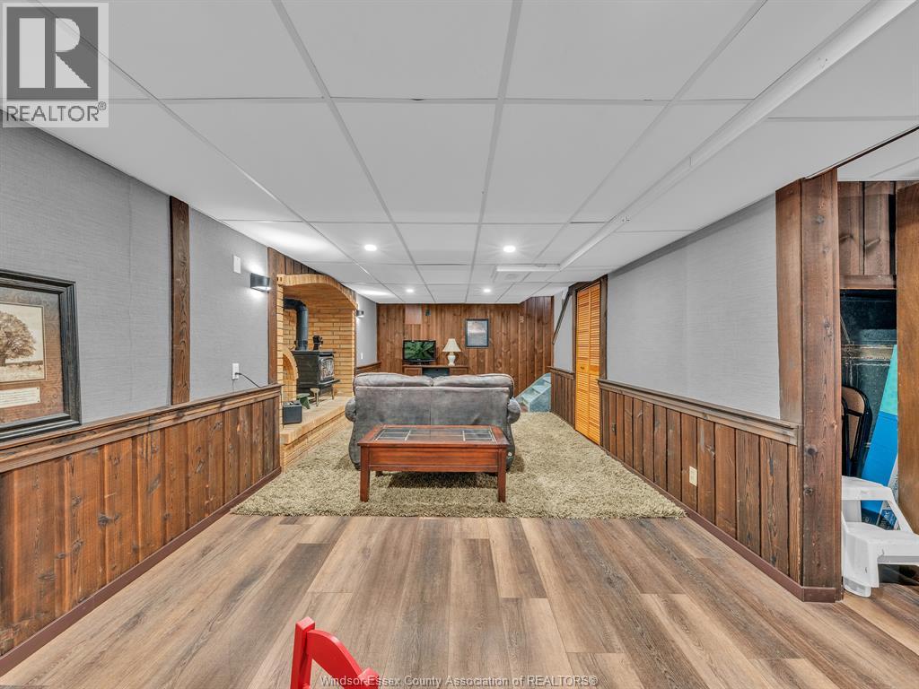 388 SEACLIFF DRIVE West - 37