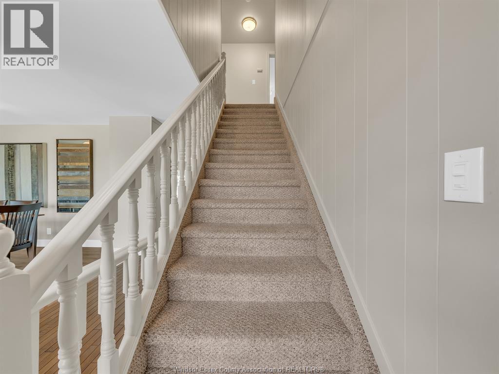 388 SEACLIFF DRIVE West - 23