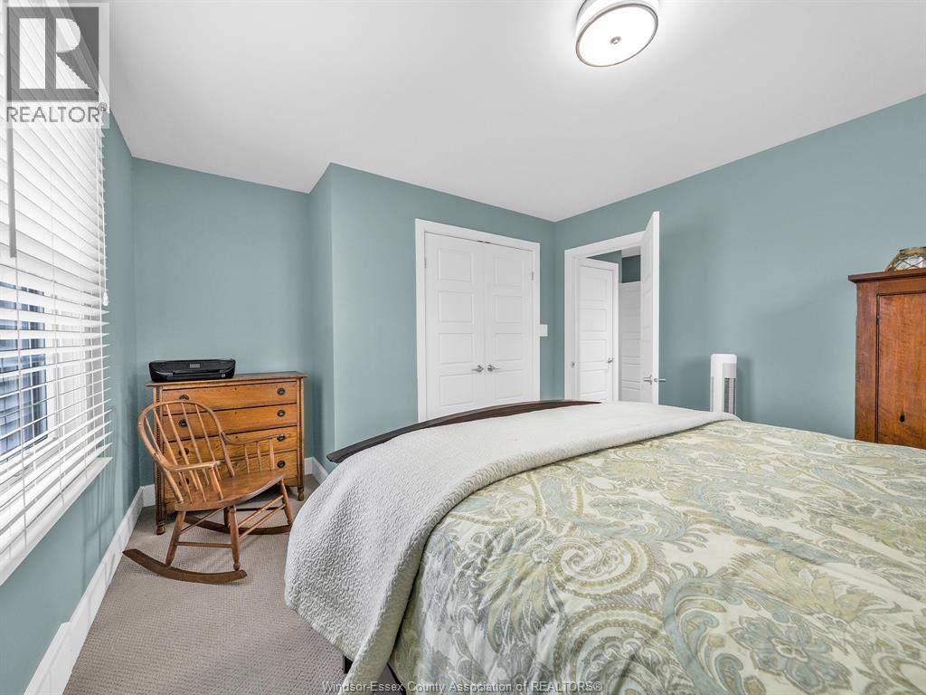 388 SEACLIFF DRIVE West - 21