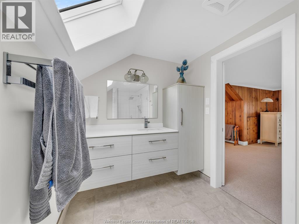 388 SEACLIFF DRIVE West - 35