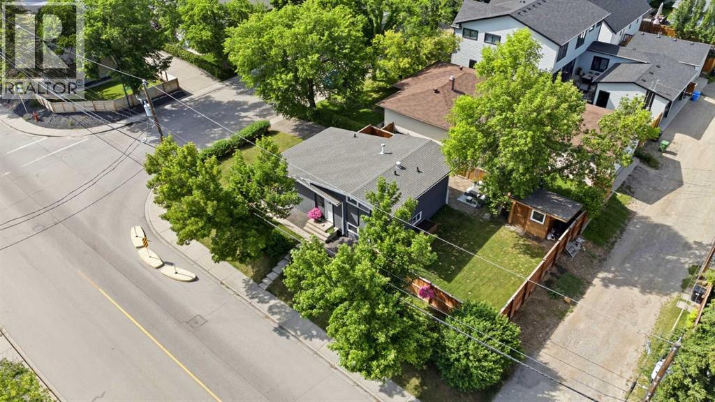 2516 63 Avenue SW - 2
