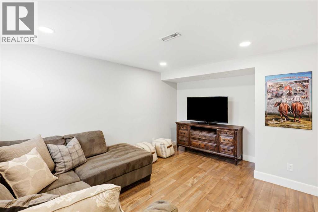 2516 63 Avenue SW - 30