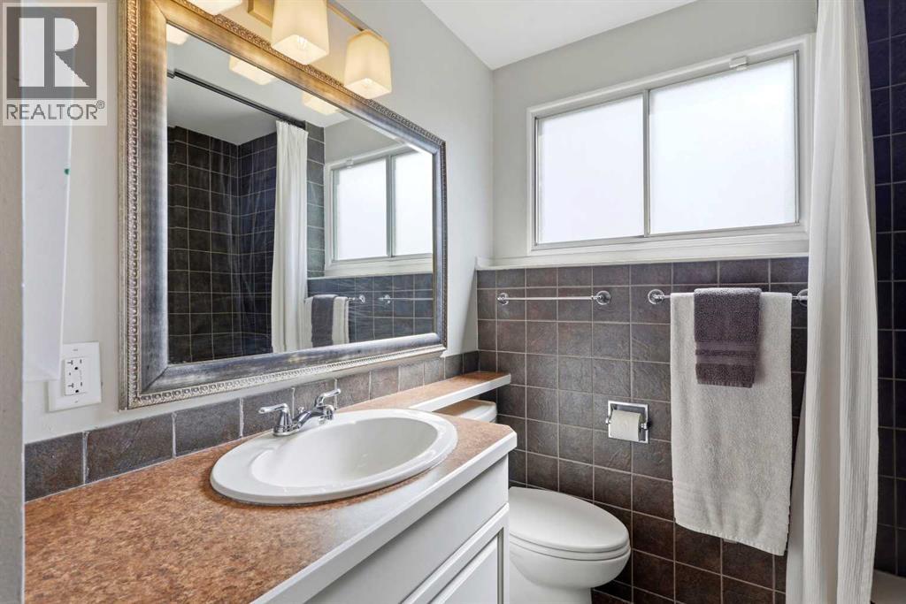 2516 63 Avenue SW - 27