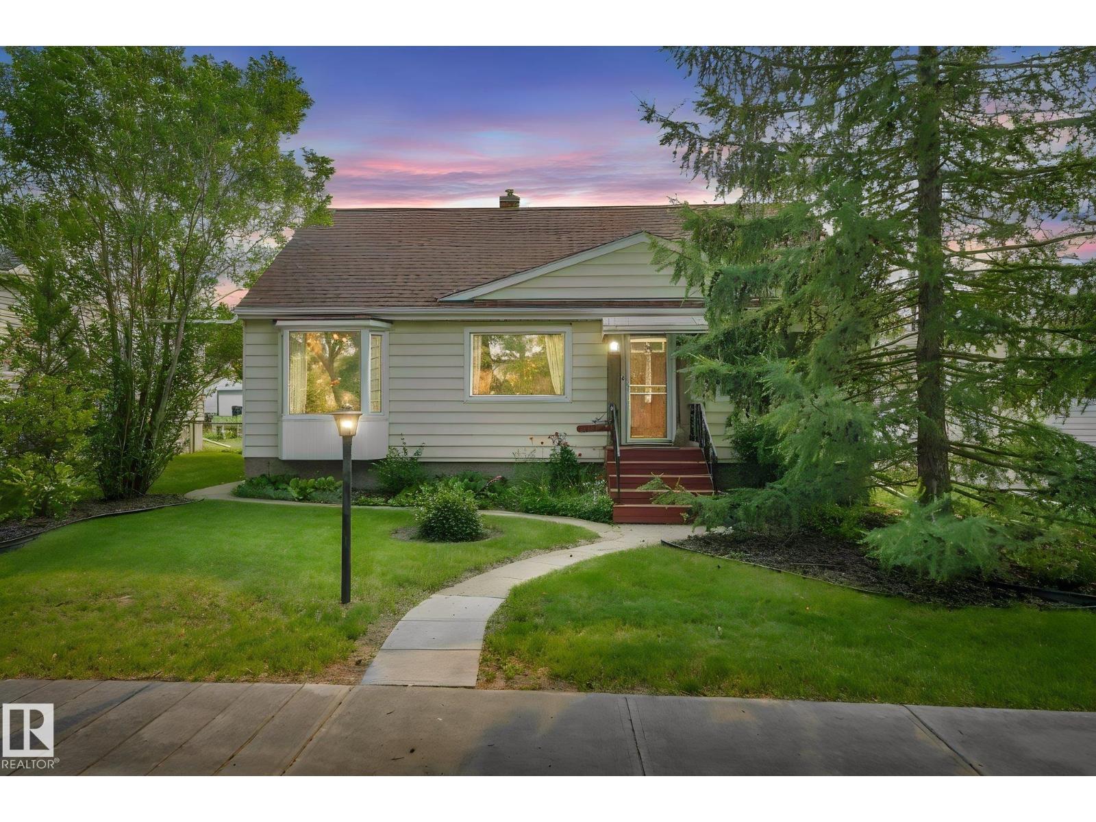 11422 70 ST NW - 1