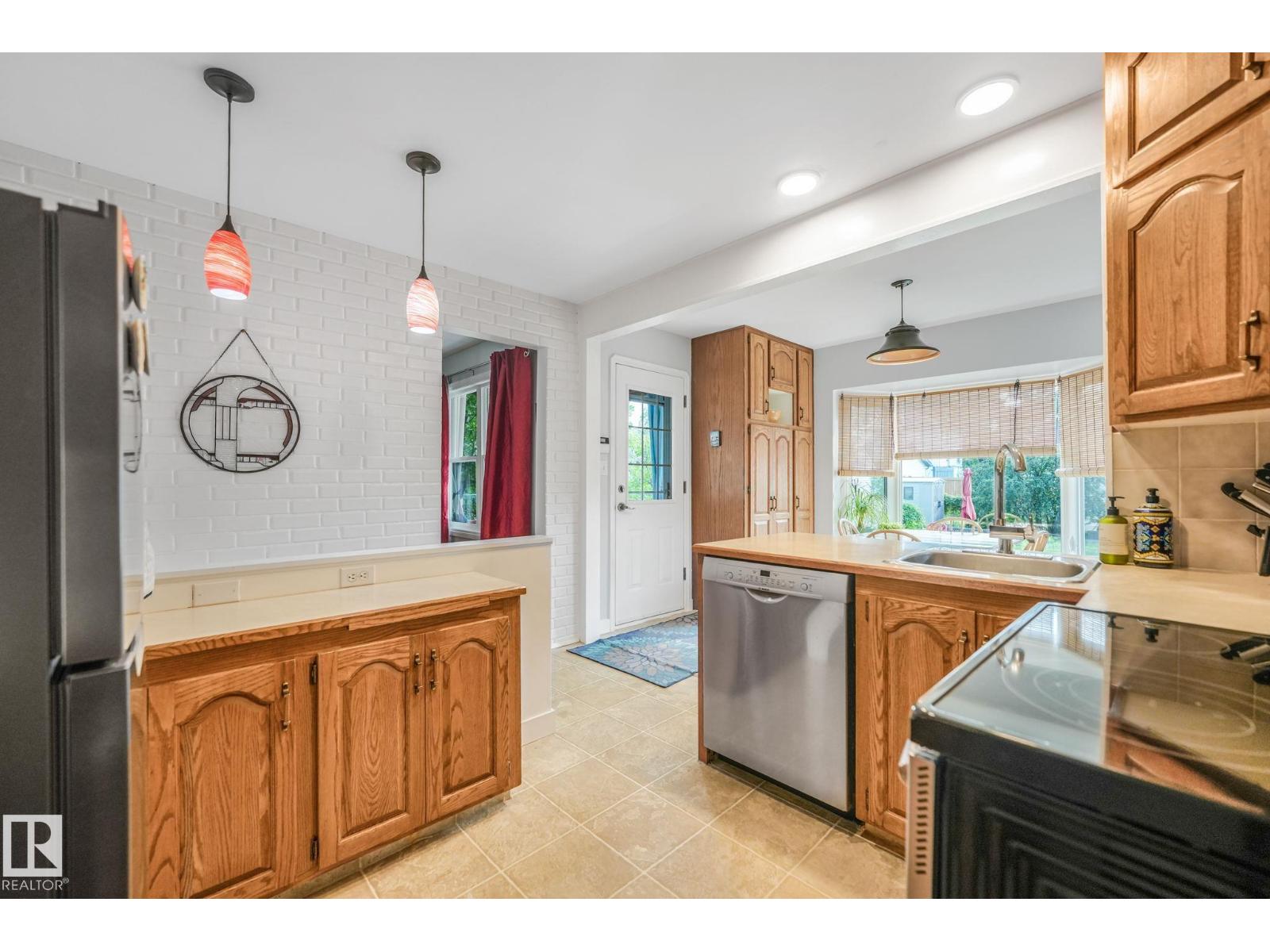 11422 70 ST NW - 11