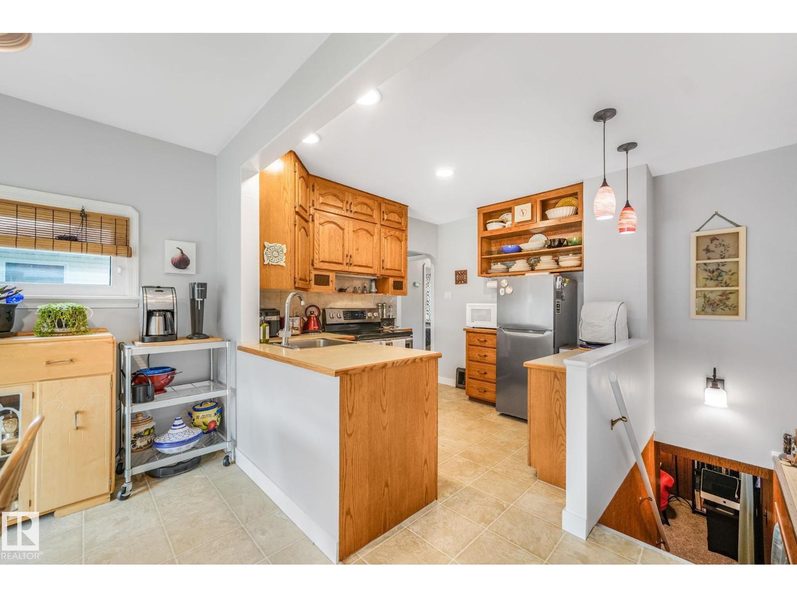 11422 70 ST NW - 12