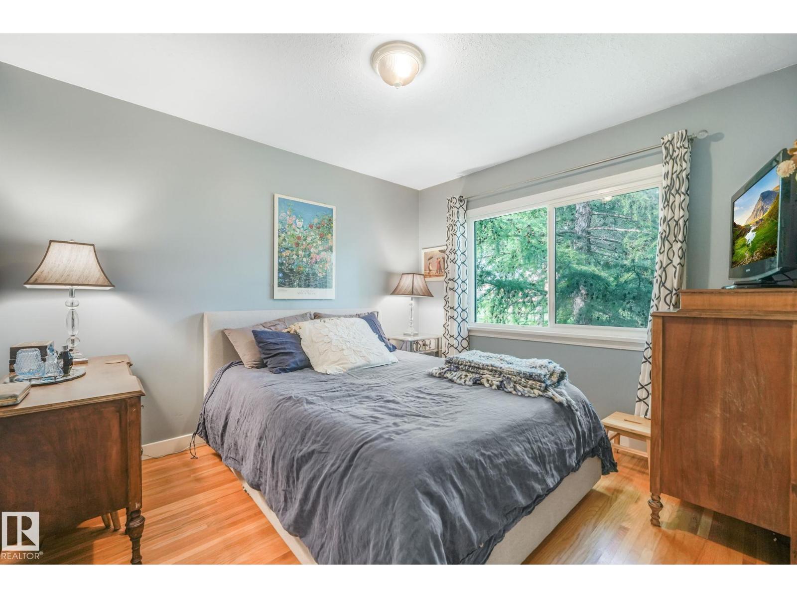 11422 70 ST NW - 15