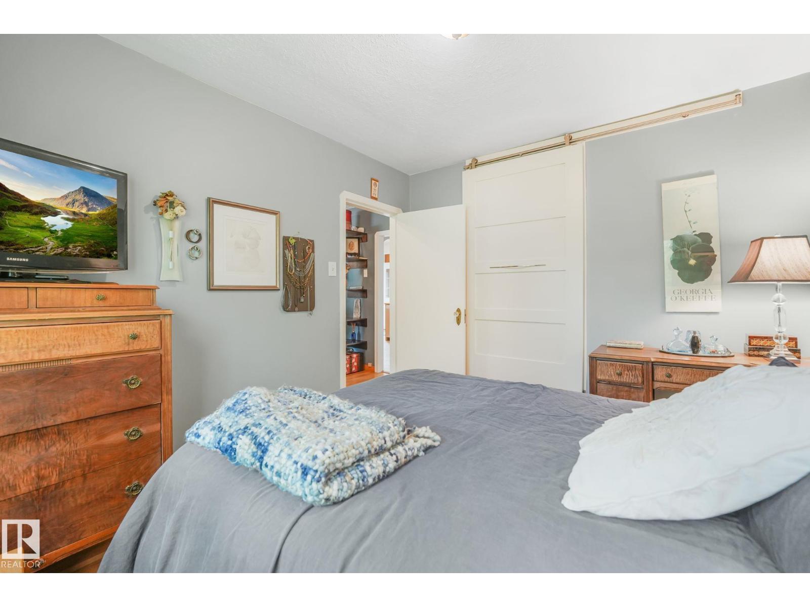 11422 70 ST NW - 16