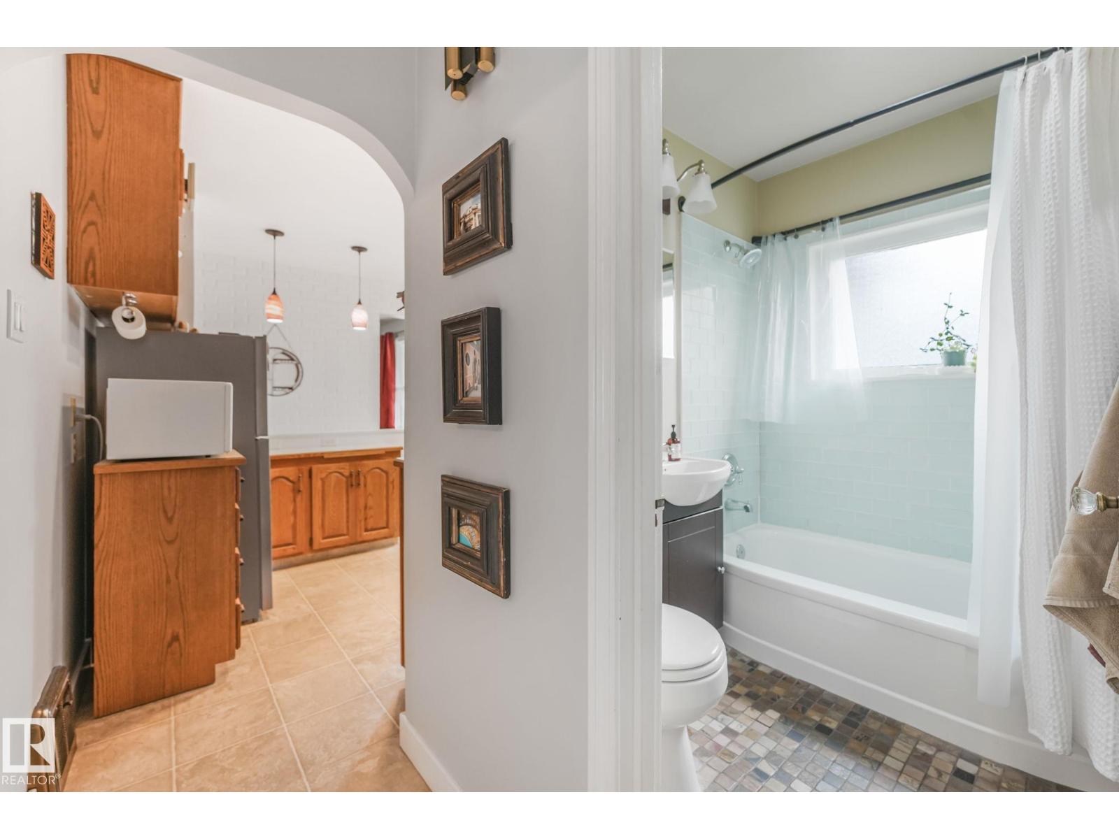 11422 70 ST NW - 17