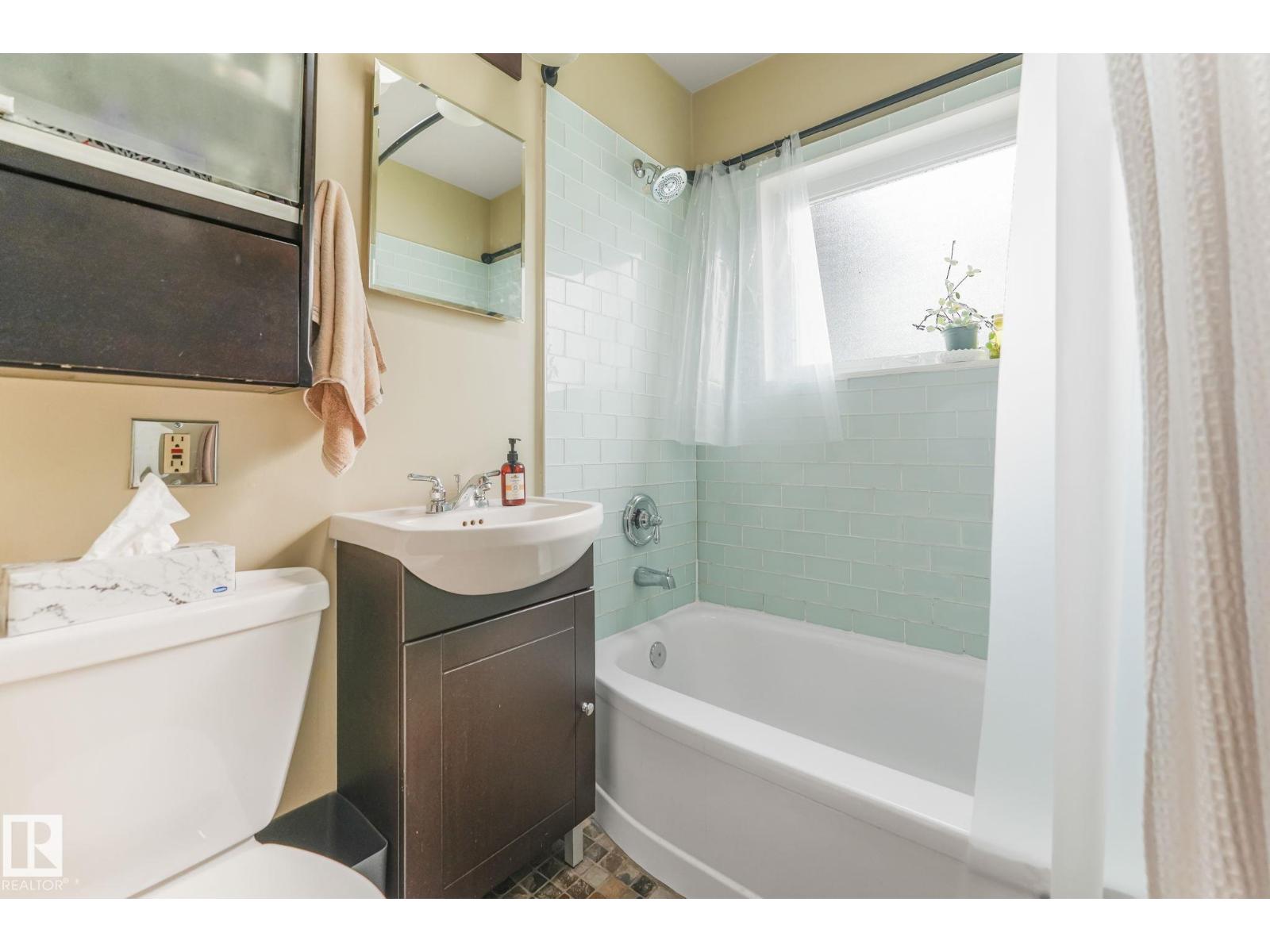 11422 70 ST NW - 18