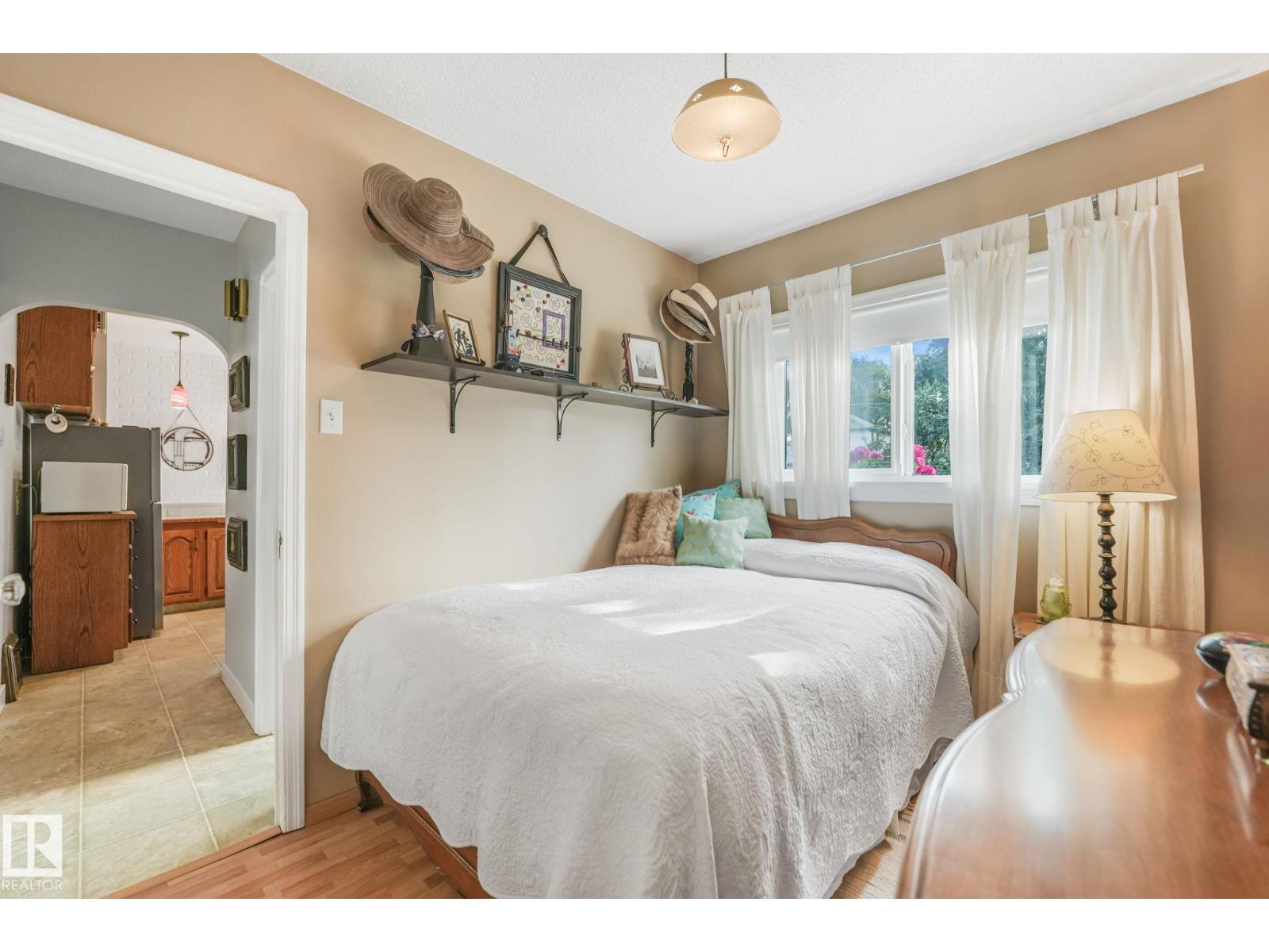 11422 70 ST NW - 19