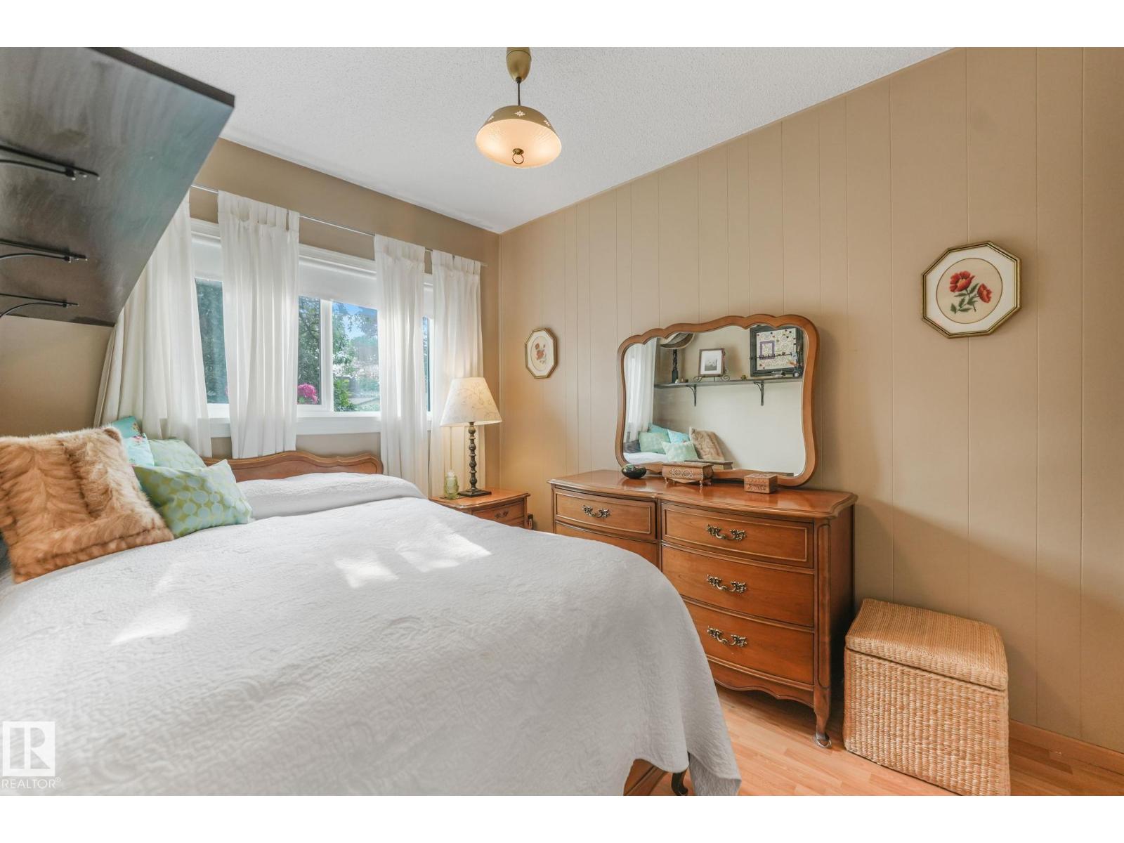 11422 70 ST NW - 20