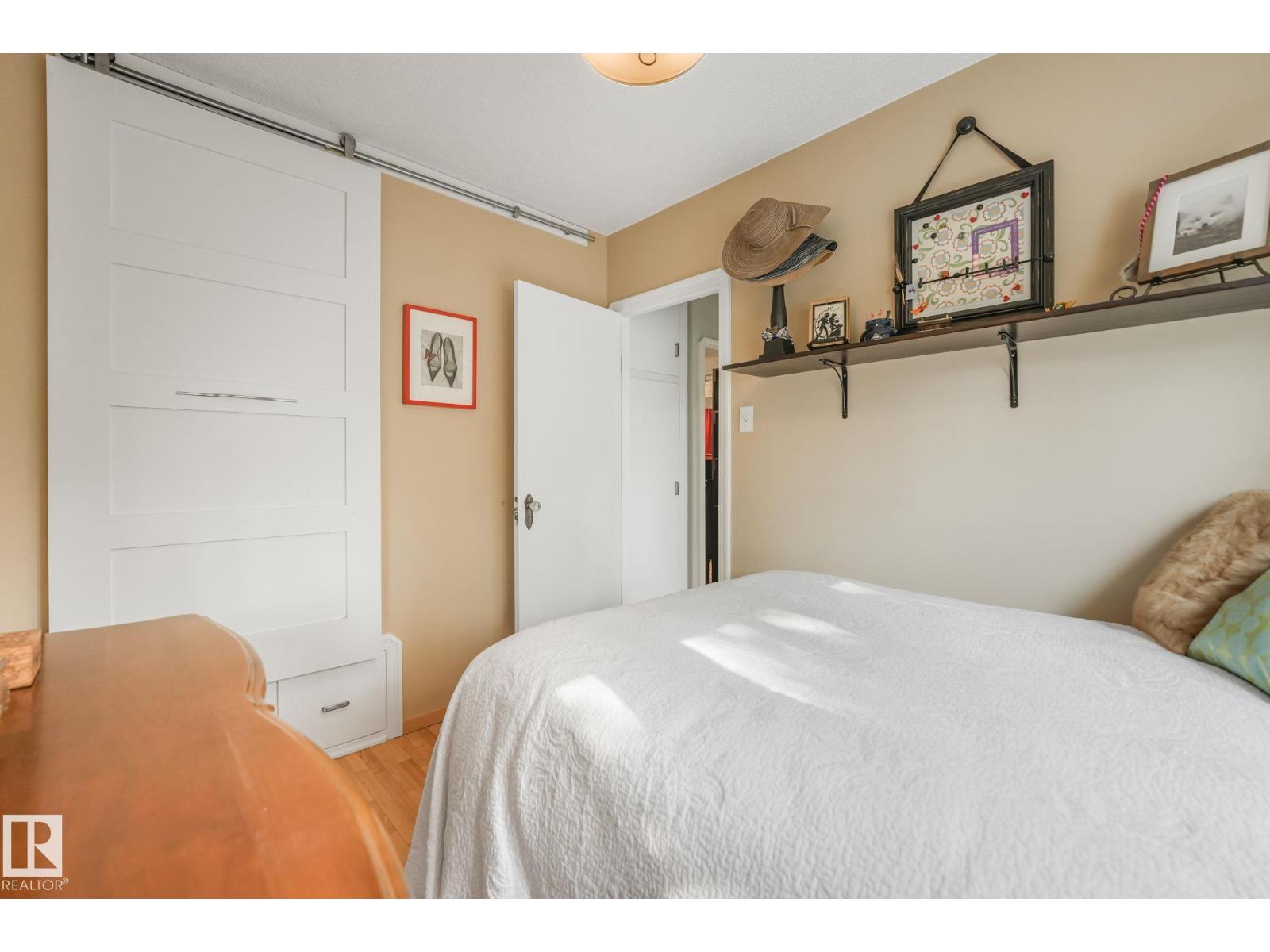 11422 70 ST NW - 21