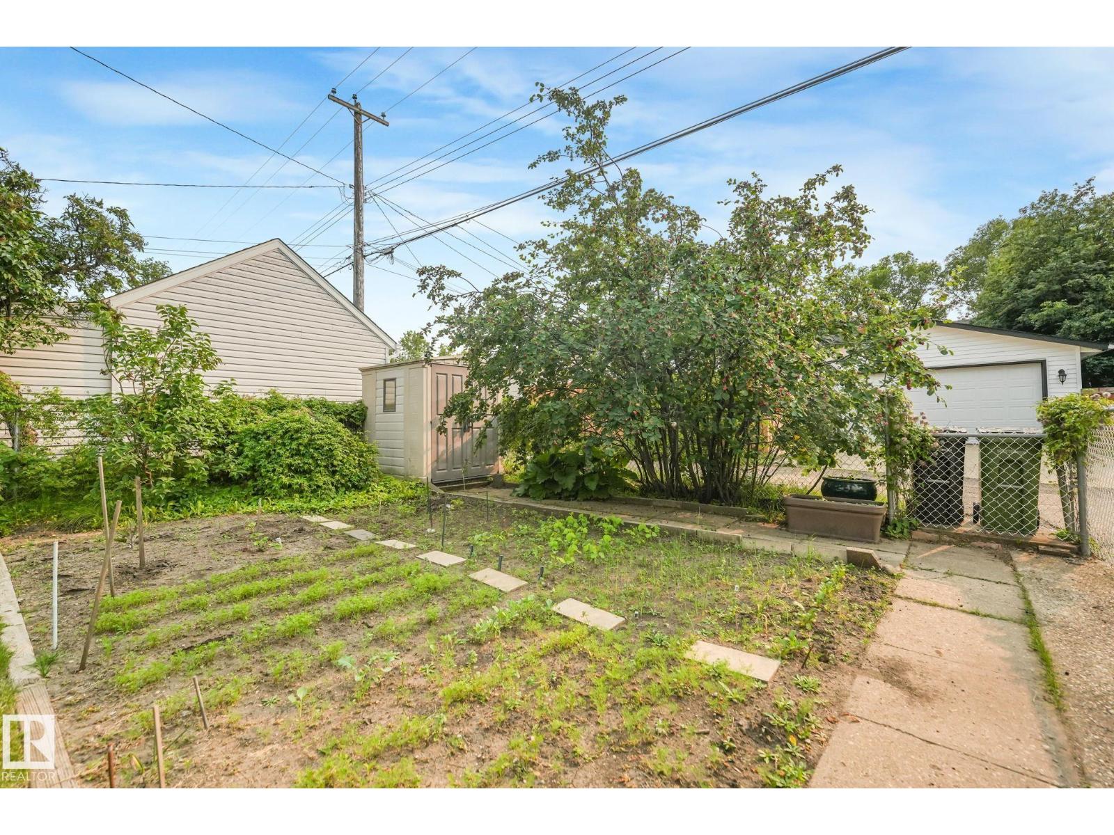 11422 70 ST NW - 33