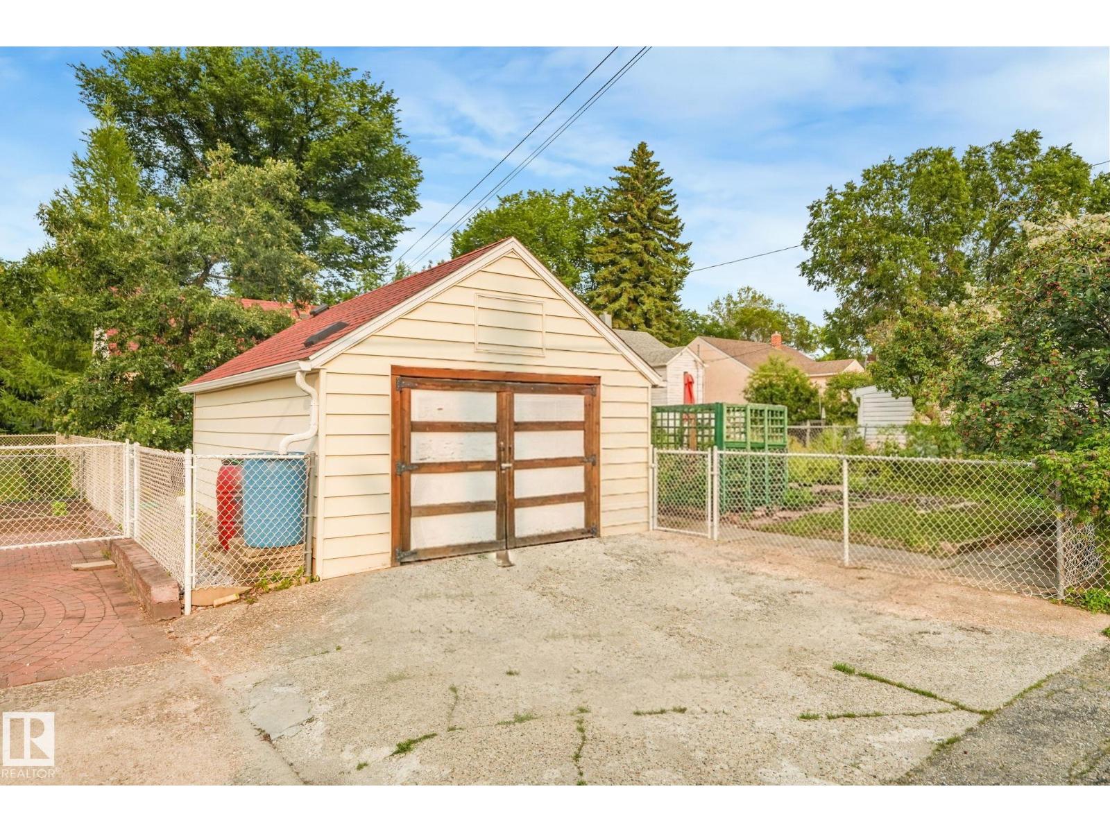 11422 70 ST NW - 35