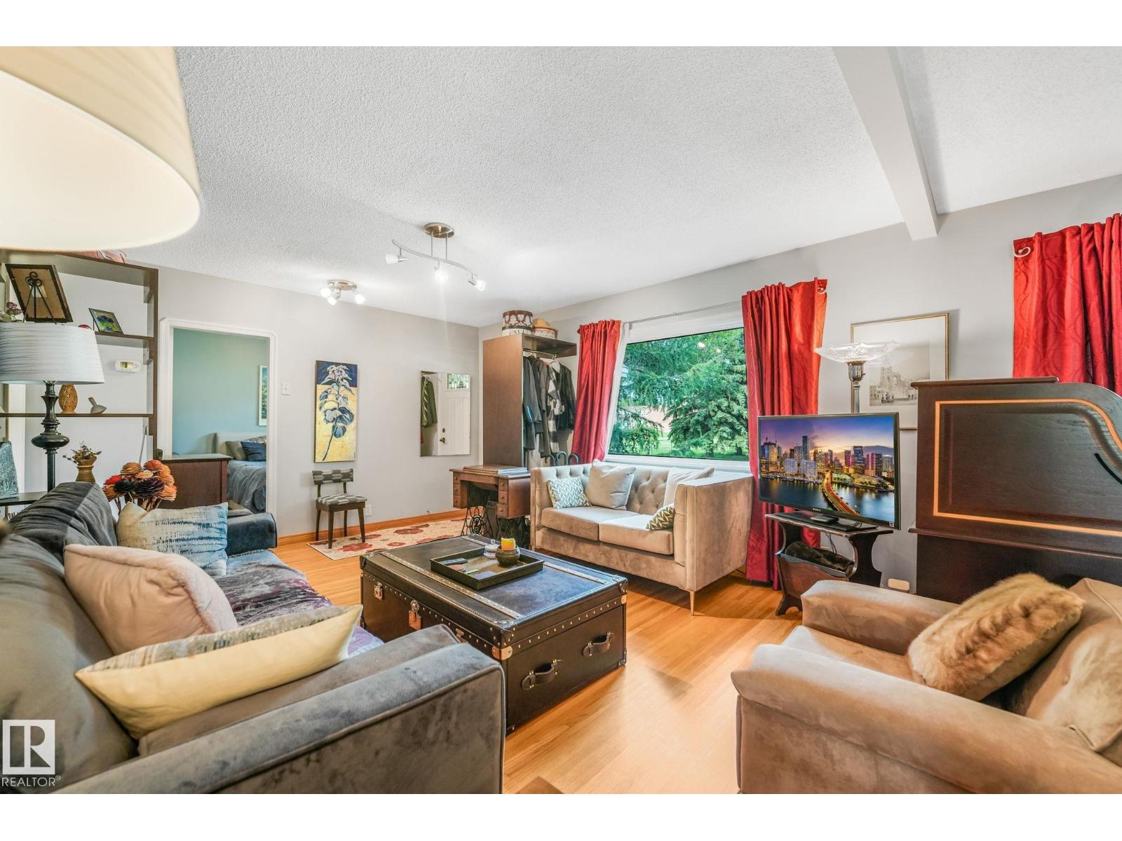 11422 70 ST NW - 4