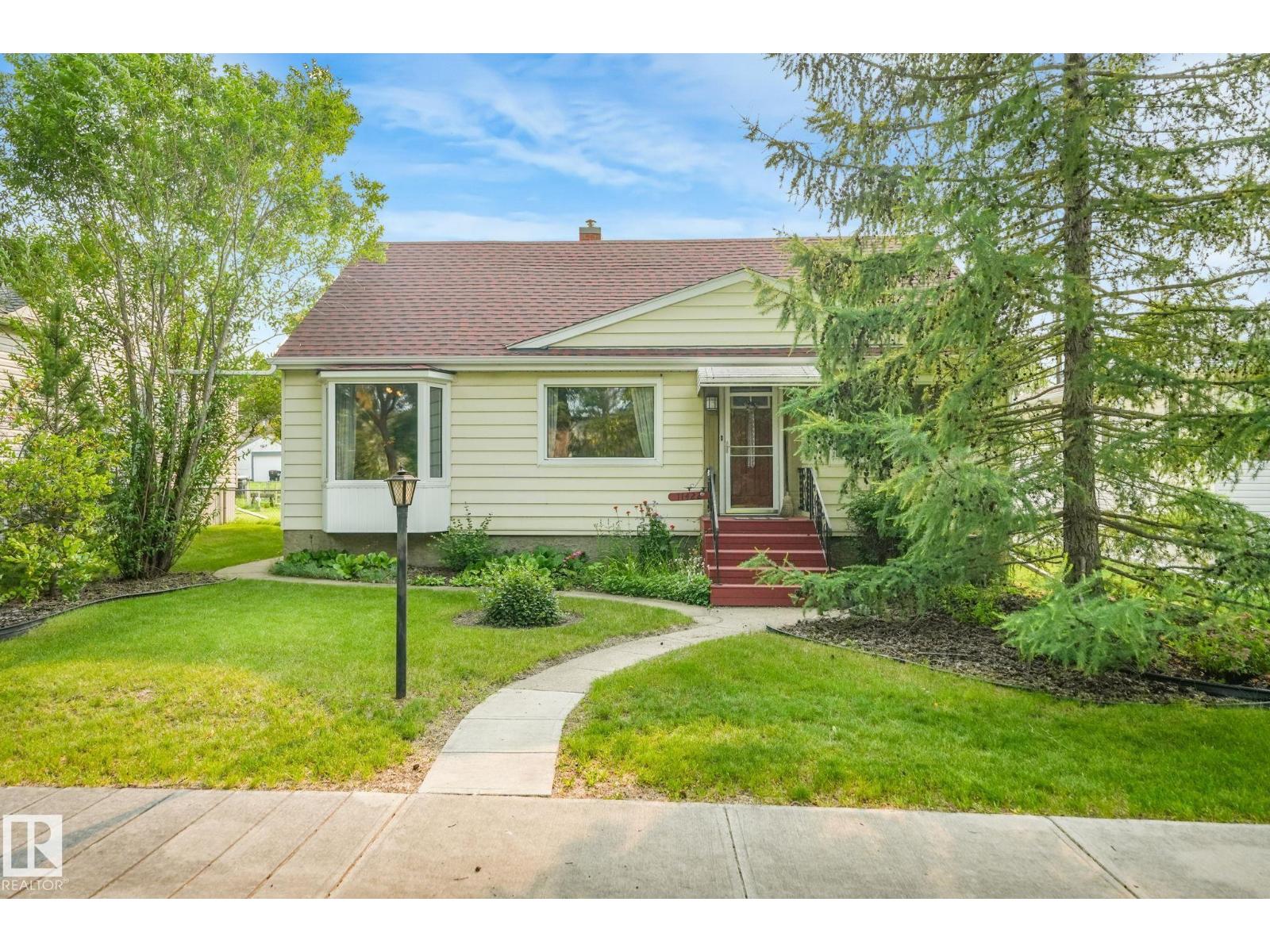 11422 70 ST NW - 45