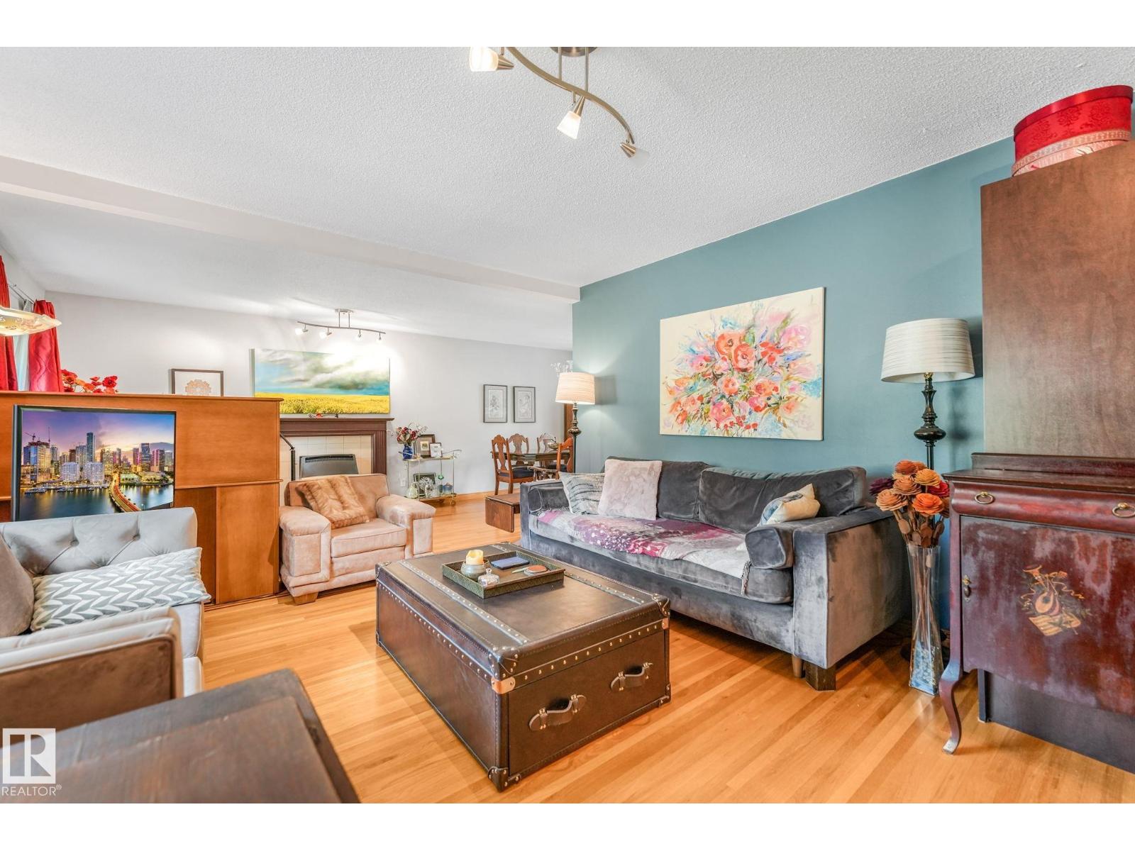 11422 70 ST NW - 5