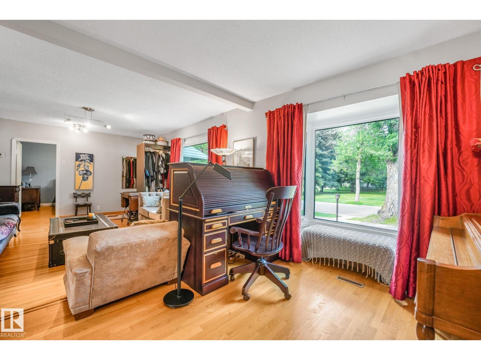 11422 70 ST NW - 7