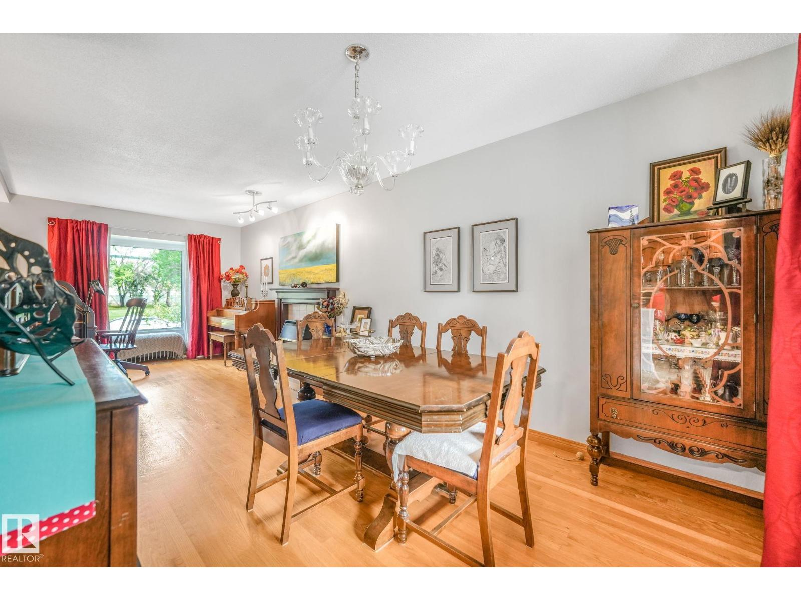 11422 70 ST NW - 9