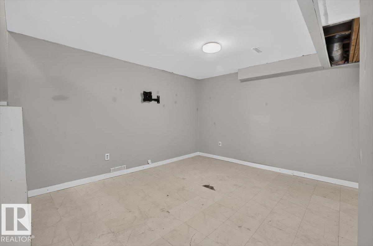 668 LAKEWOOD N RD NW NW - 37