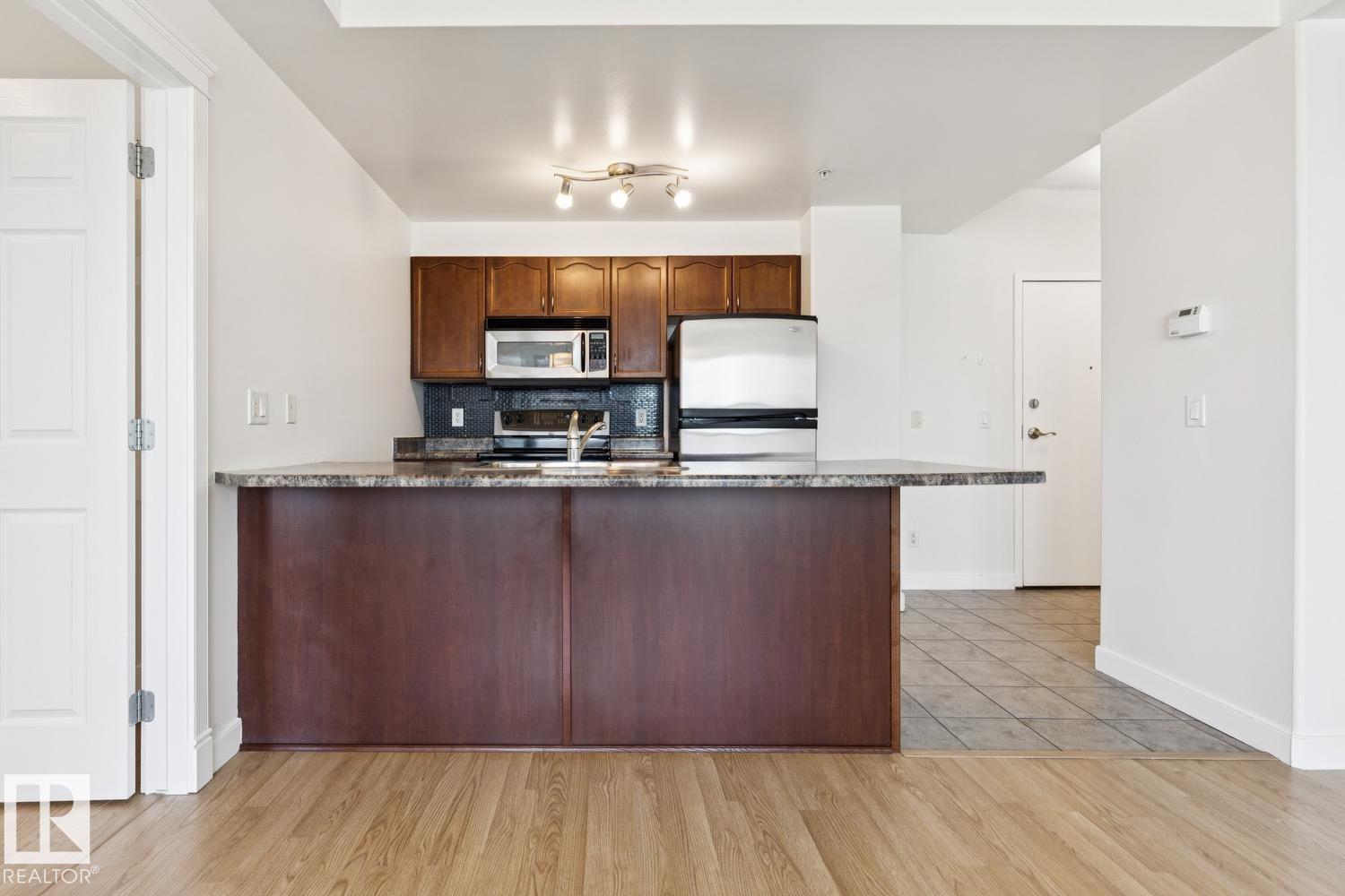#806 9939 109 ST NW - 11