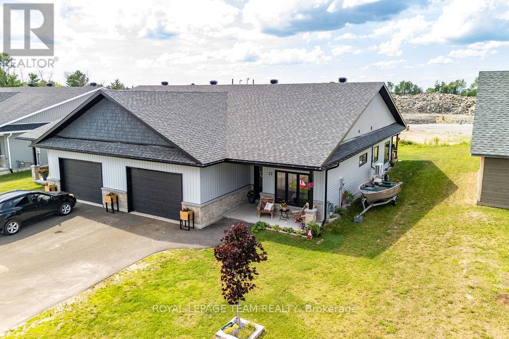 12 BAMAGILLIA STREET E - 1