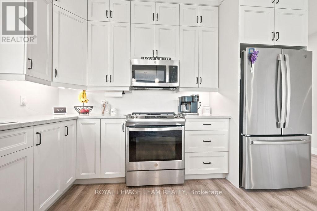 12 BAMAGILLIA STREET E - 11