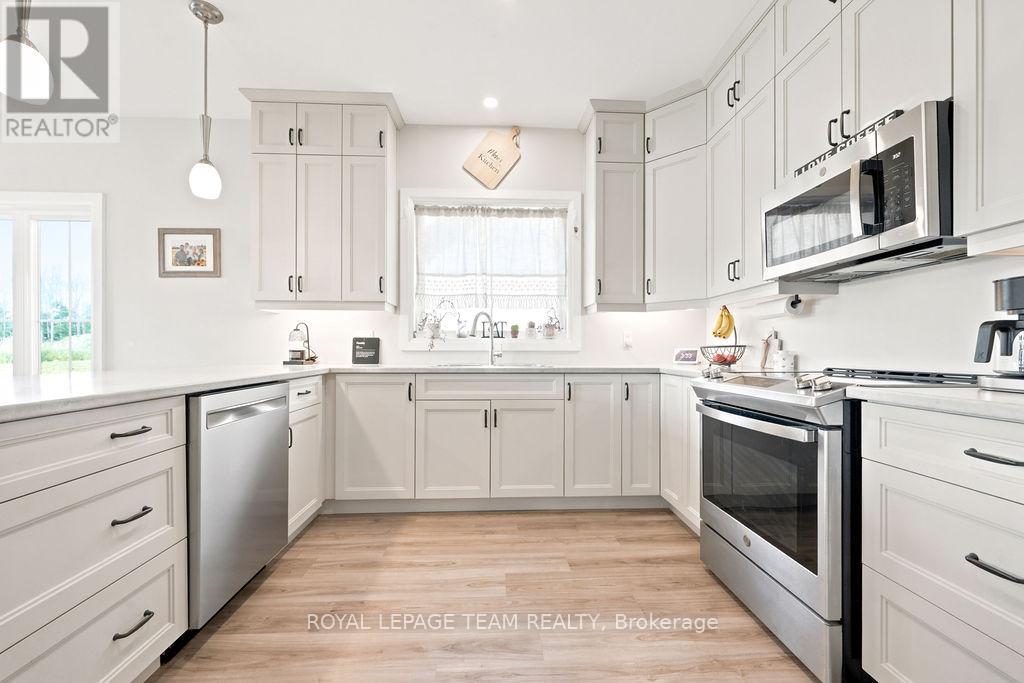 12 BAMAGILLIA STREET E - 12