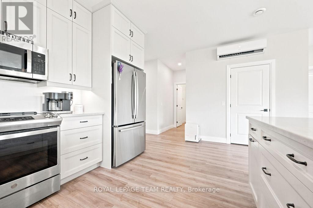 12 BAMAGILLIA STREET E - 13
