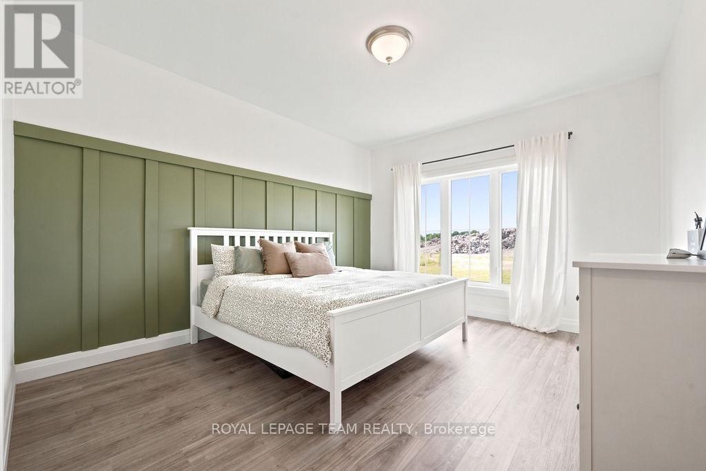 12 BAMAGILLIA STREET E - 26