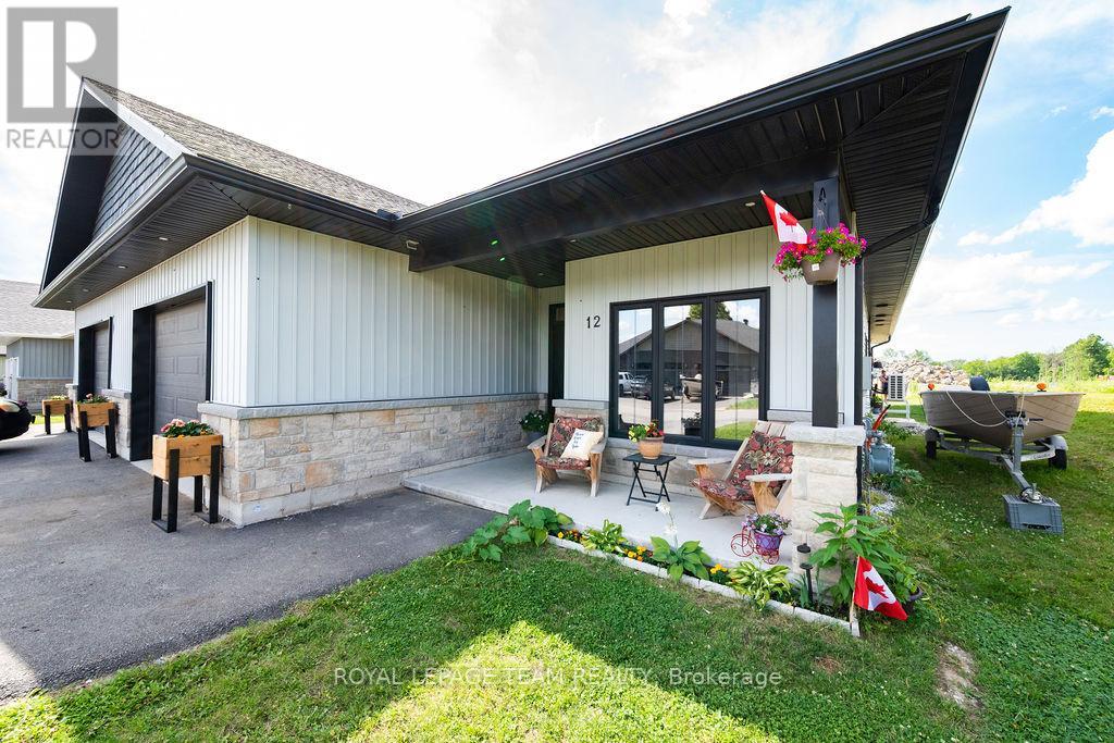 12 BAMAGILLIA STREET E - 3