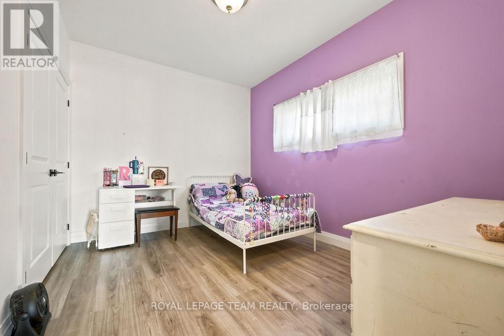 12 BAMAGILLIA STREET E - 31