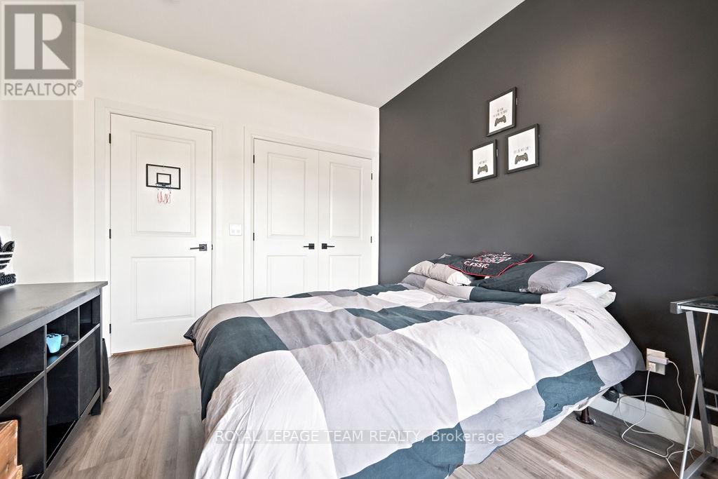 12 BAMAGILLIA STREET E - 35