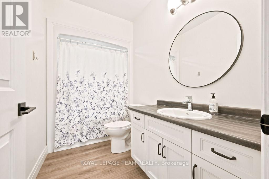 12 BAMAGILLIA STREET E - 36