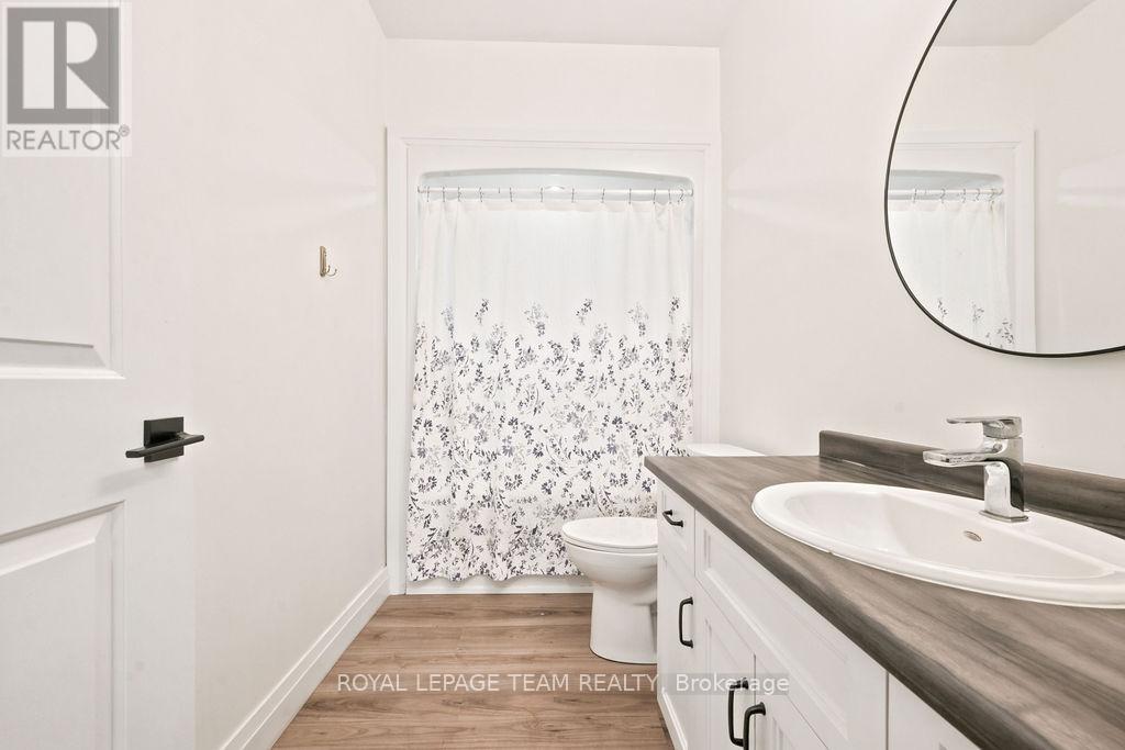 12 BAMAGILLIA STREET E - 37