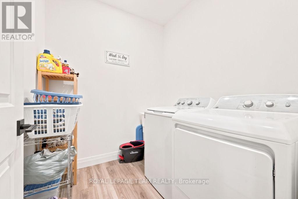 12 BAMAGILLIA STREET E - 38