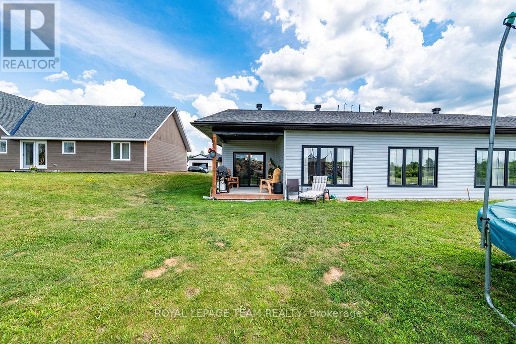 12 BAMAGILLIA STREET E - 41