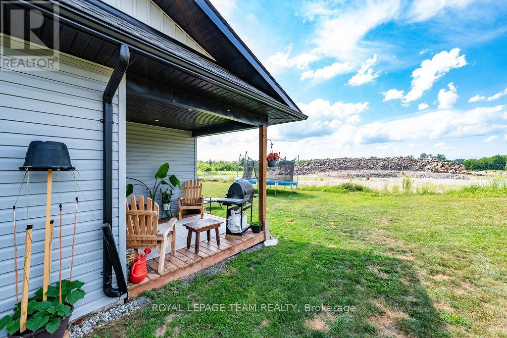 12 BAMAGILLIA STREET E - 42