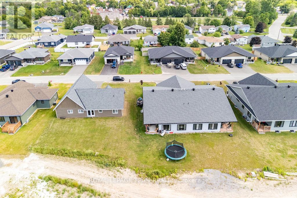12 BAMAGILLIA STREET E - 46