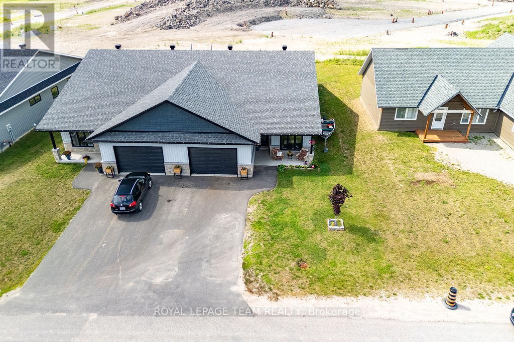 12 BAMAGILLIA STREET E - 48