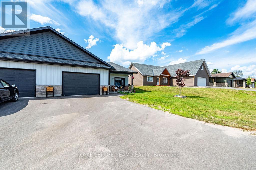 12 BAMAGILLIA STREET E - 49