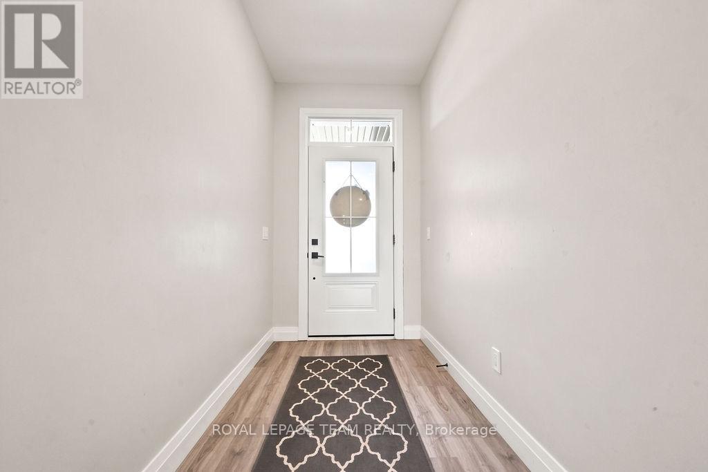 12 BAMAGILLIA STREET E - 6
