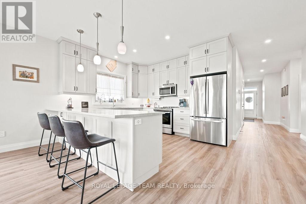 12 BAMAGILLIA STREET E - 7