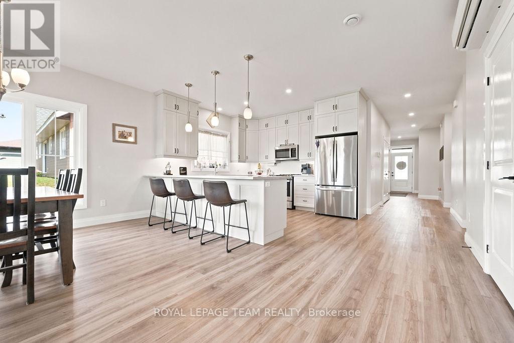 12 BAMAGILLIA STREET E - 8