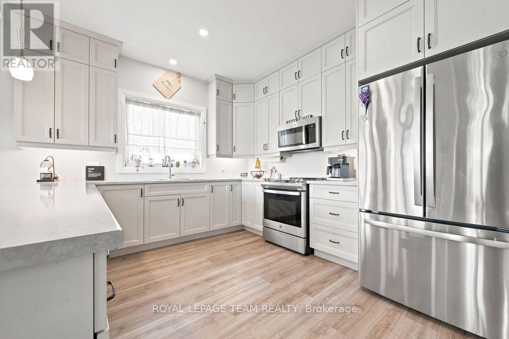 12 BAMAGILLIA STREET E - 9
