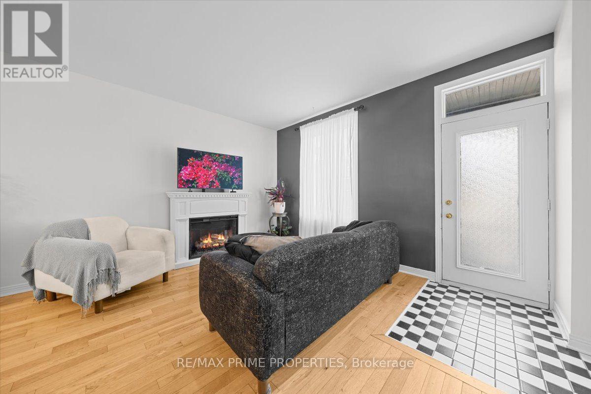 3 Bed, 2 Bath House for Sale in Ottawa – 236 BRUYERE STREET, Ottawa – MLS# X13543880 - Image 7