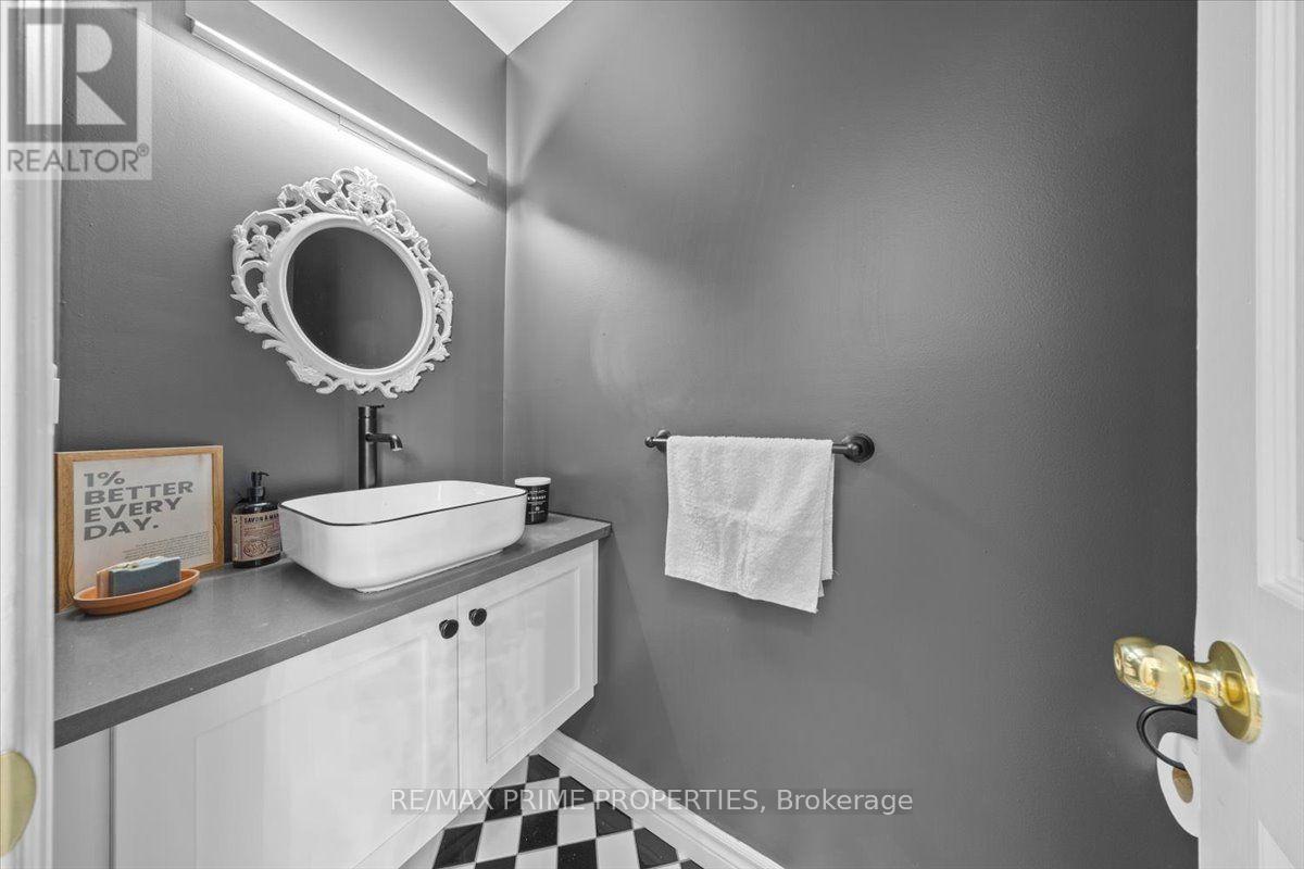 3 Bed, 2 Bath House for Sale in Ottawa – 236 BRUYERE STREET, Ottawa – MLS# X13543880 - Image 10