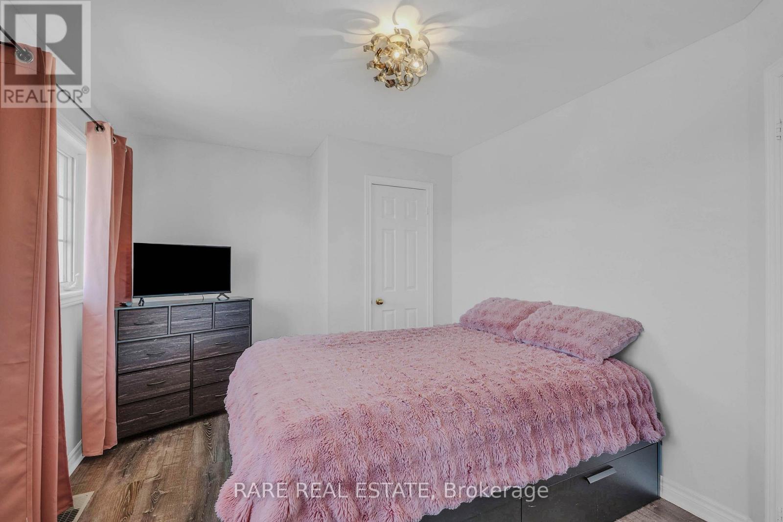 2104 OSBOND ROAD - 32