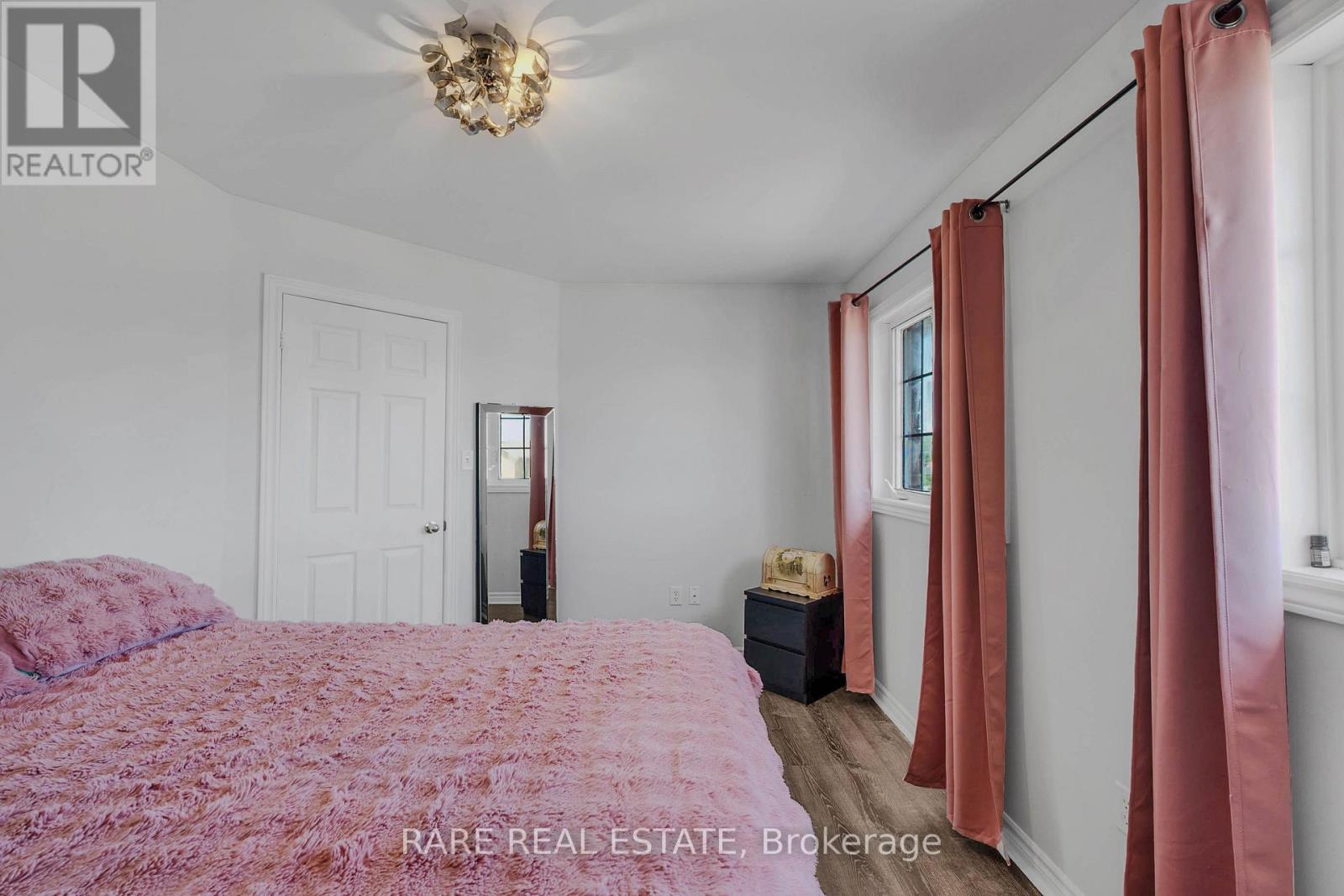 2104 OSBOND ROAD - 33